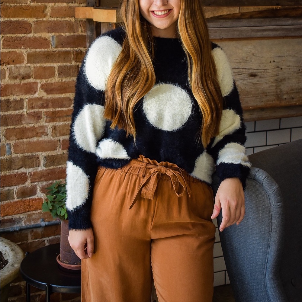 LARGE DOT SWEATER - B/W